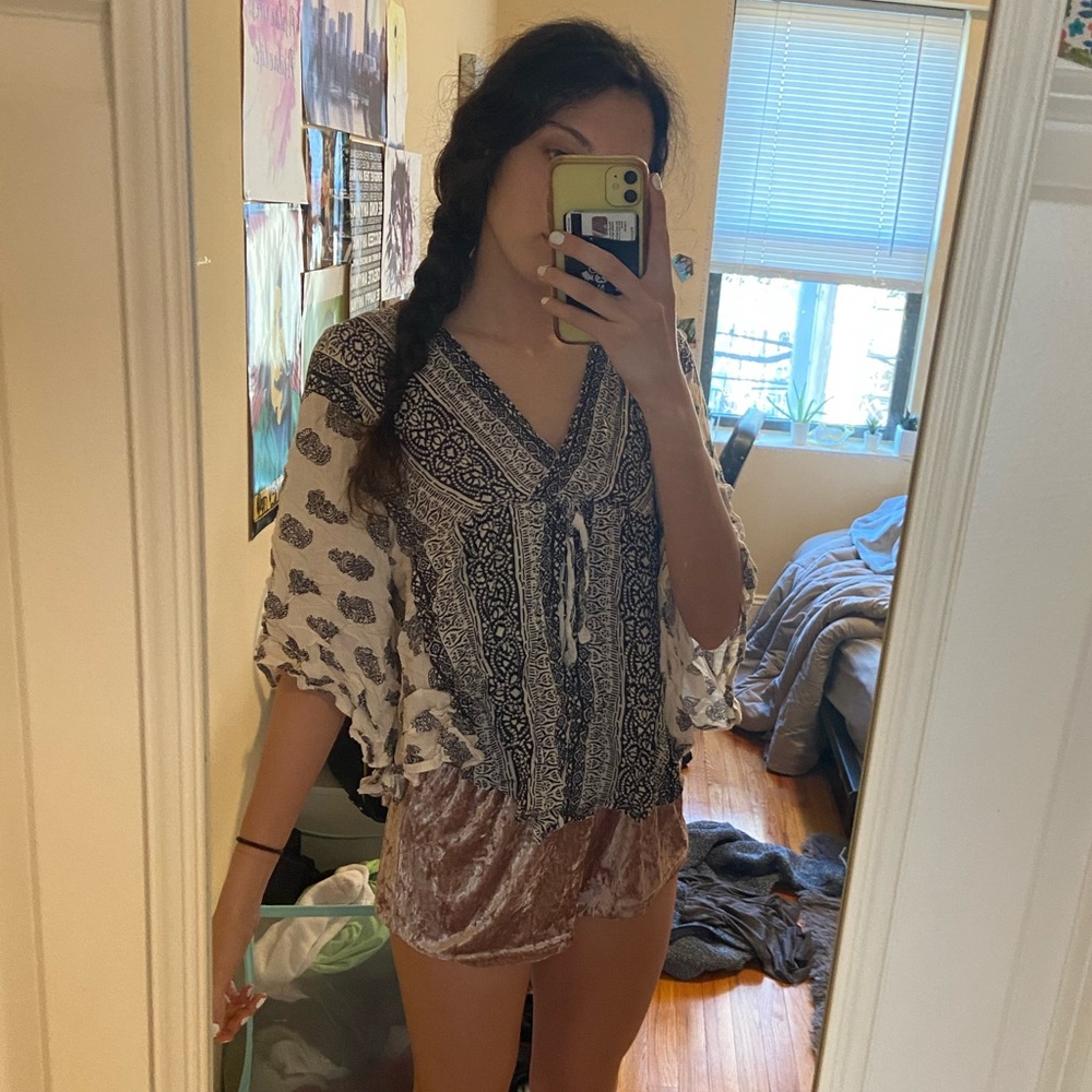 Loose-fitting Patterned Shirt - Picture 2 of 3